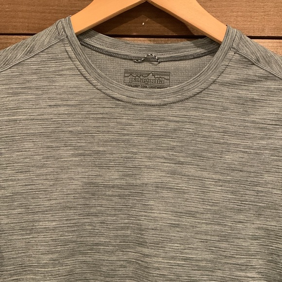 Patagonia Men's Cap Cool Lightweight Short Sleeve Shirt in Grey Heather - Picture 3 of 8